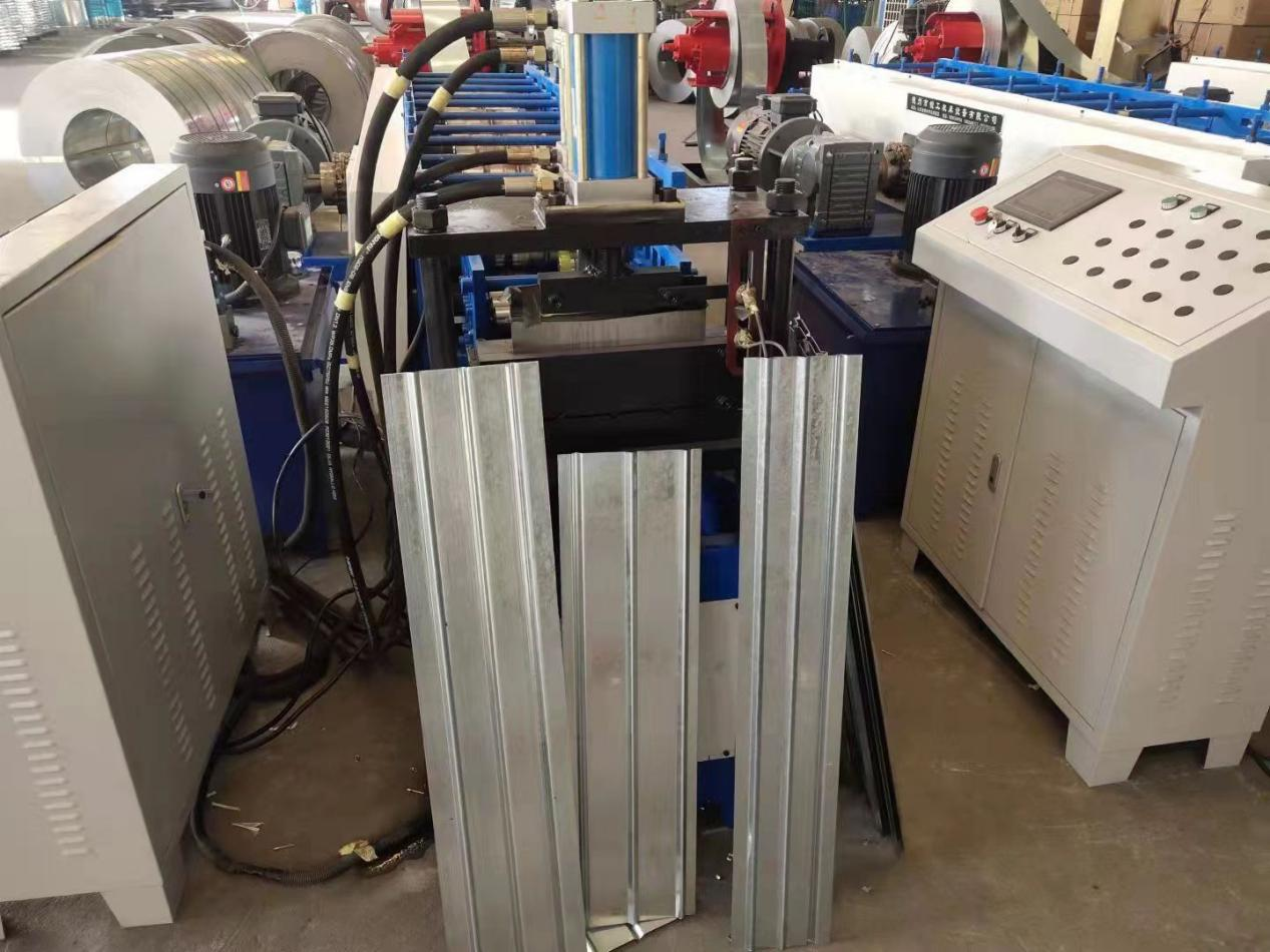 新型乐鱼平台（中国）叶片一次成型机